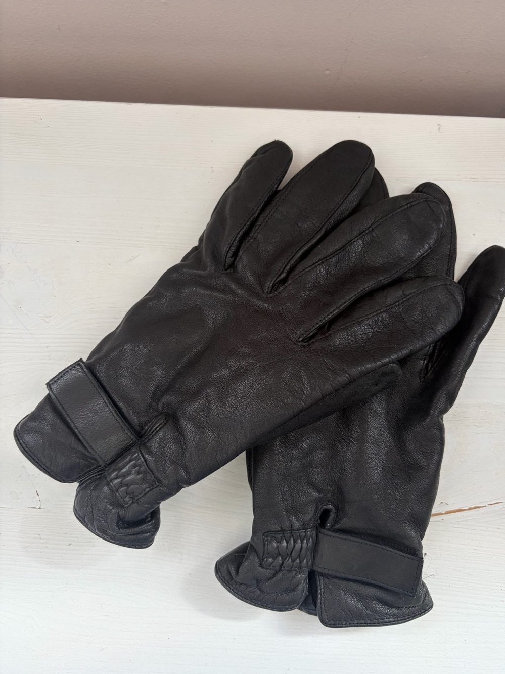 Men's Wilson's Leather
Gloves Black Leather Winter Gloves - Classic Style